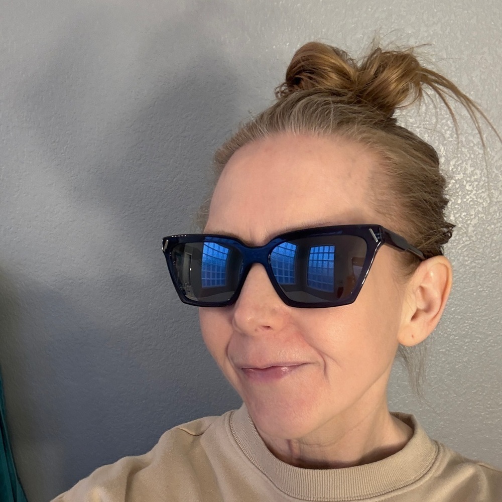 Victoria Beckham Dark Blue Sunglasses - Picture 11 of 11